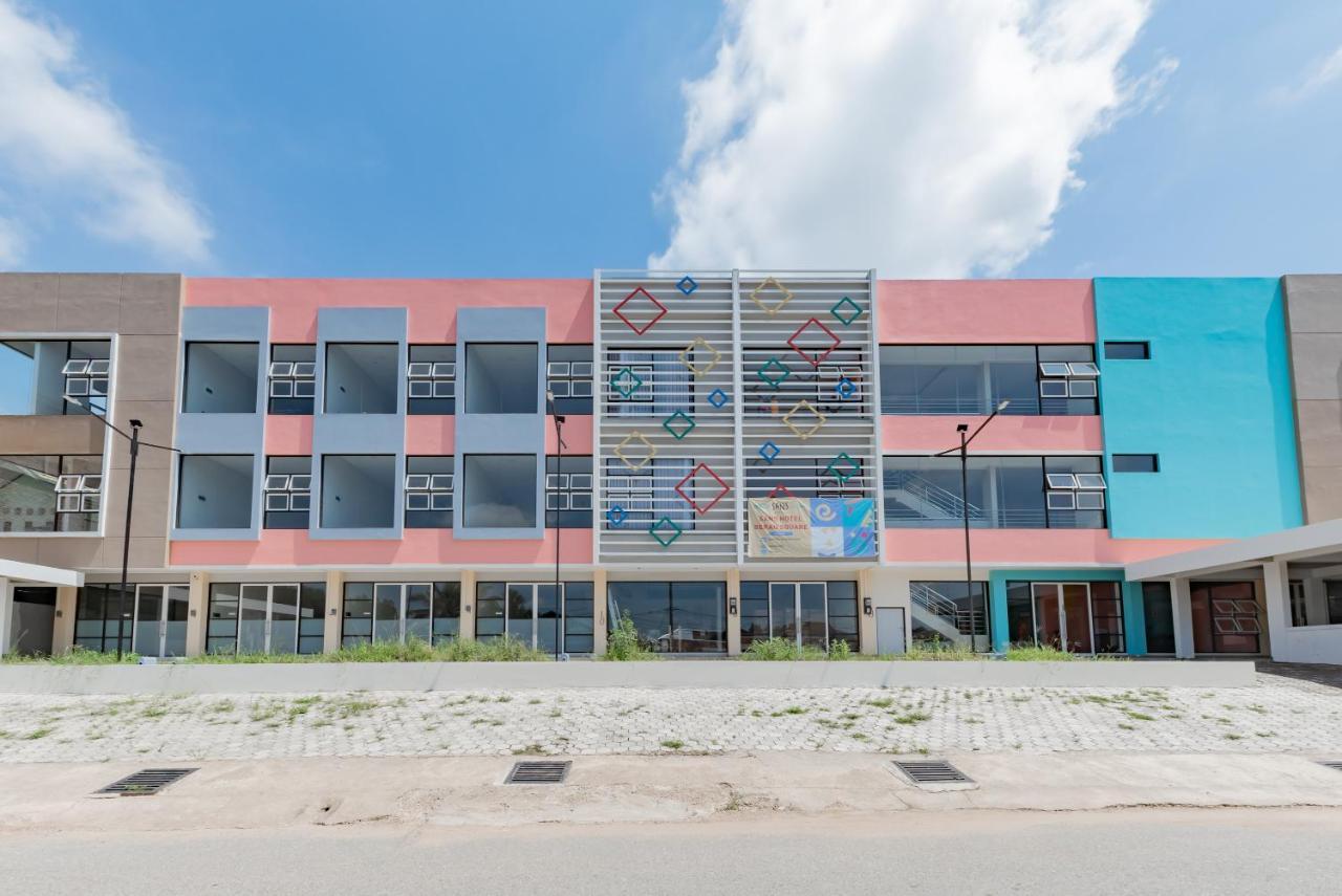 Sans Hotel Berau Square Tanjung Redep Exterior foto